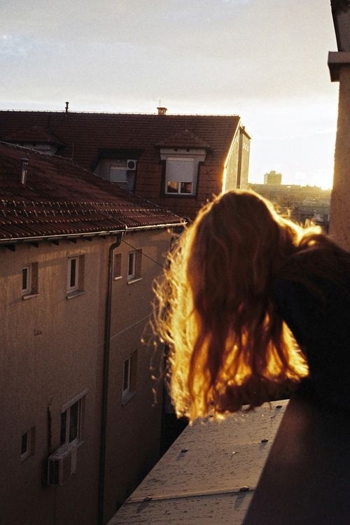 唯美夕阳图片_逆光美女图片
