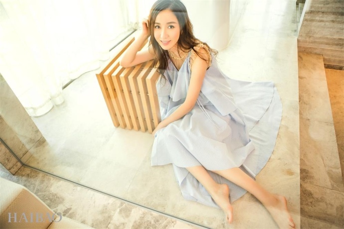 内地女演员娄艺潇迷人女神范儿图片