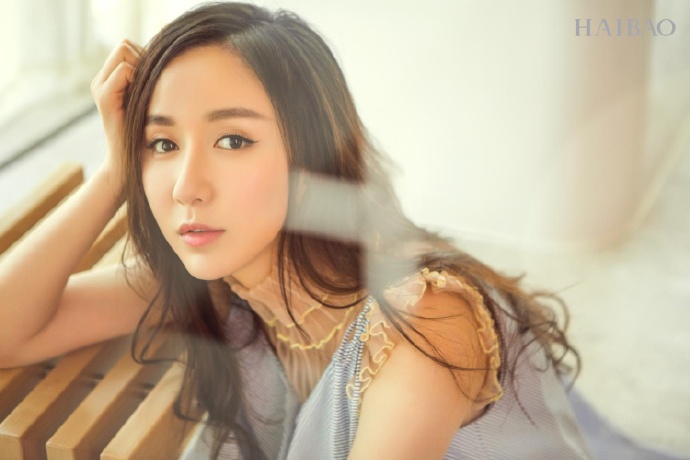 内地女演员娄艺潇迷人女神范儿图片