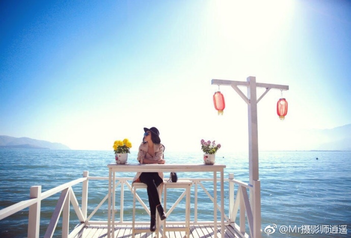 唯美美女大理洱海人像旅行摄影图片