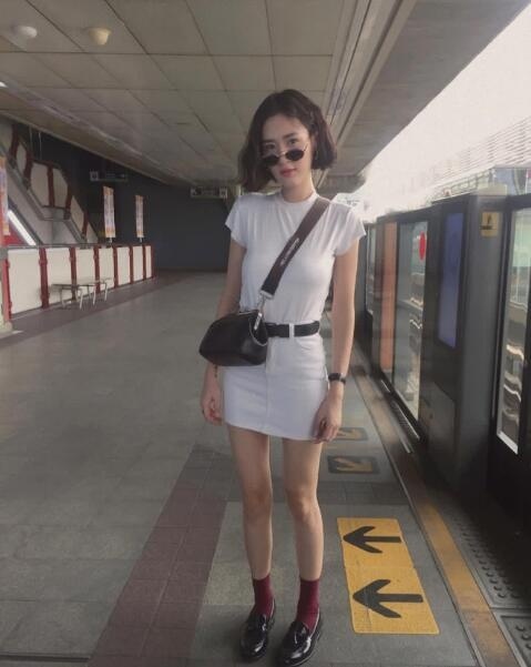 网络美女照片:网络美女随性搭配风