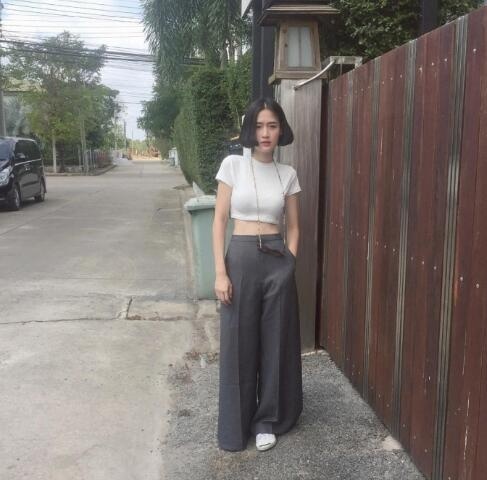 网络美女照片:网络美女随性搭配风
