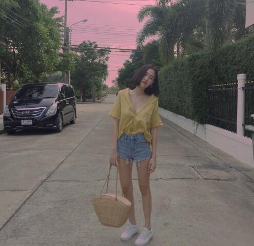 网络美女照片:网络美女随性搭配风