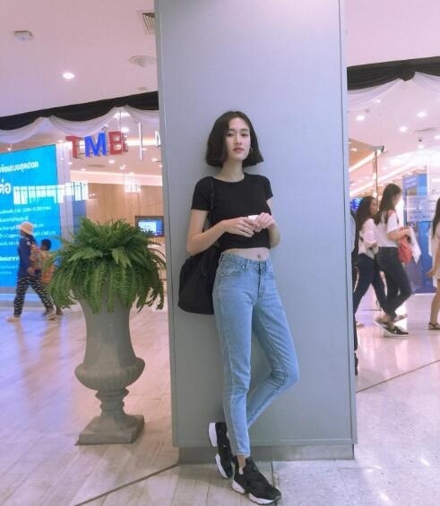 网络美女照片:网络美女随性搭配风