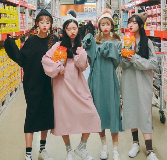 网络美女图片:闺蜜装穿搭技巧