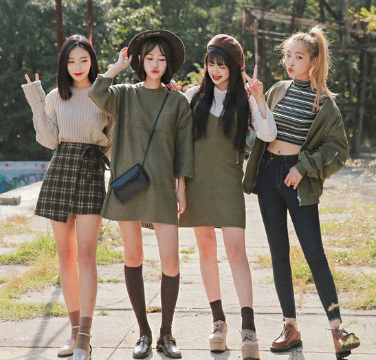 网络美女图片:闺蜜装穿搭技巧