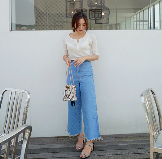 网络美女照片:夏日的清新混搭法