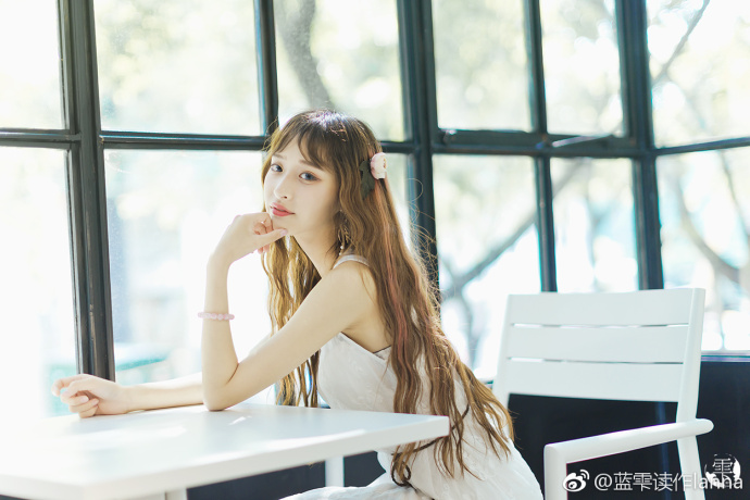 网络美女模特little贝壳喵夏日小憩唯美写真
