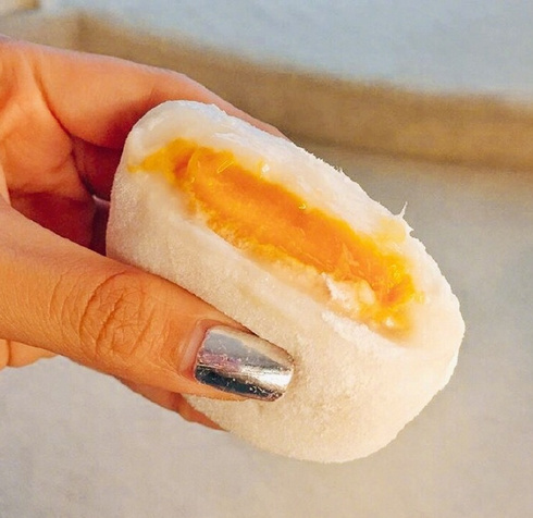 零食小吃图片:芒果糯米糍图片