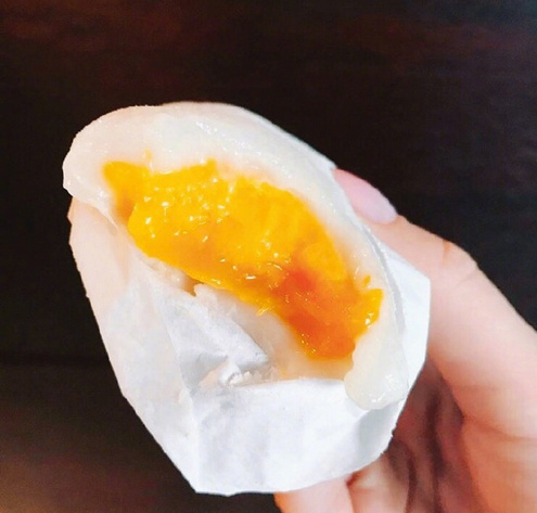 零食小吃图片:芒果糯米糍图片