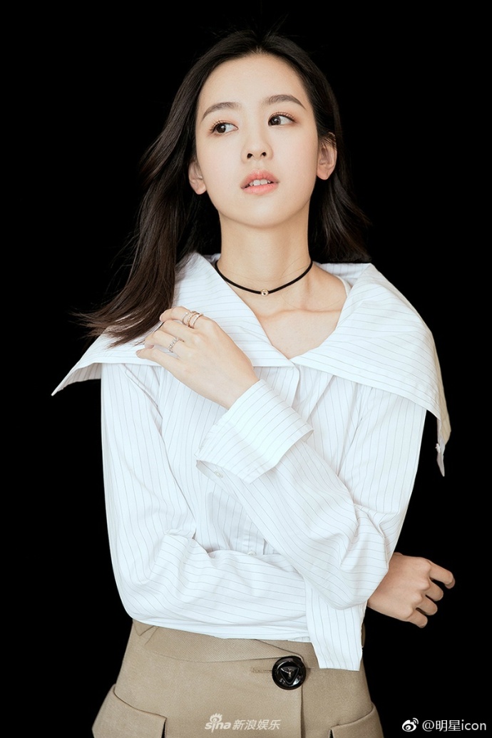 清纯美女明星陈都灵少女风亮相气场全开甜度满