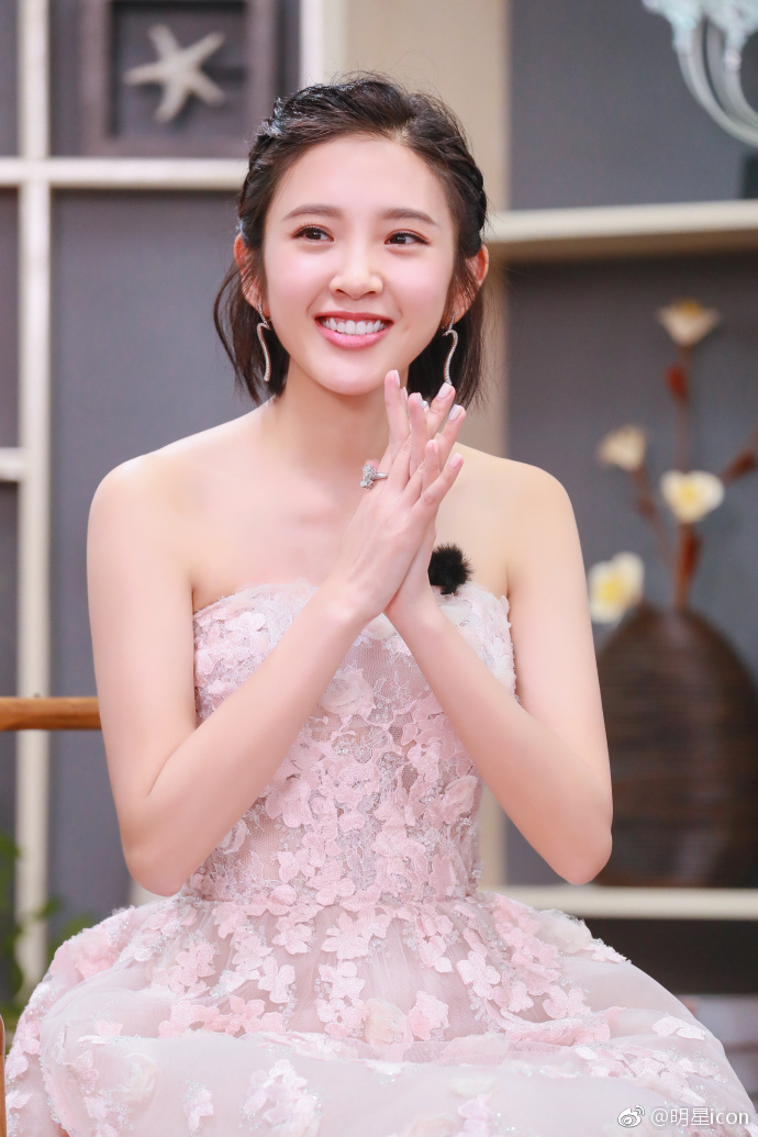 鬼马精灵糖少女唐艺昕活泼灵动我们来了活动照