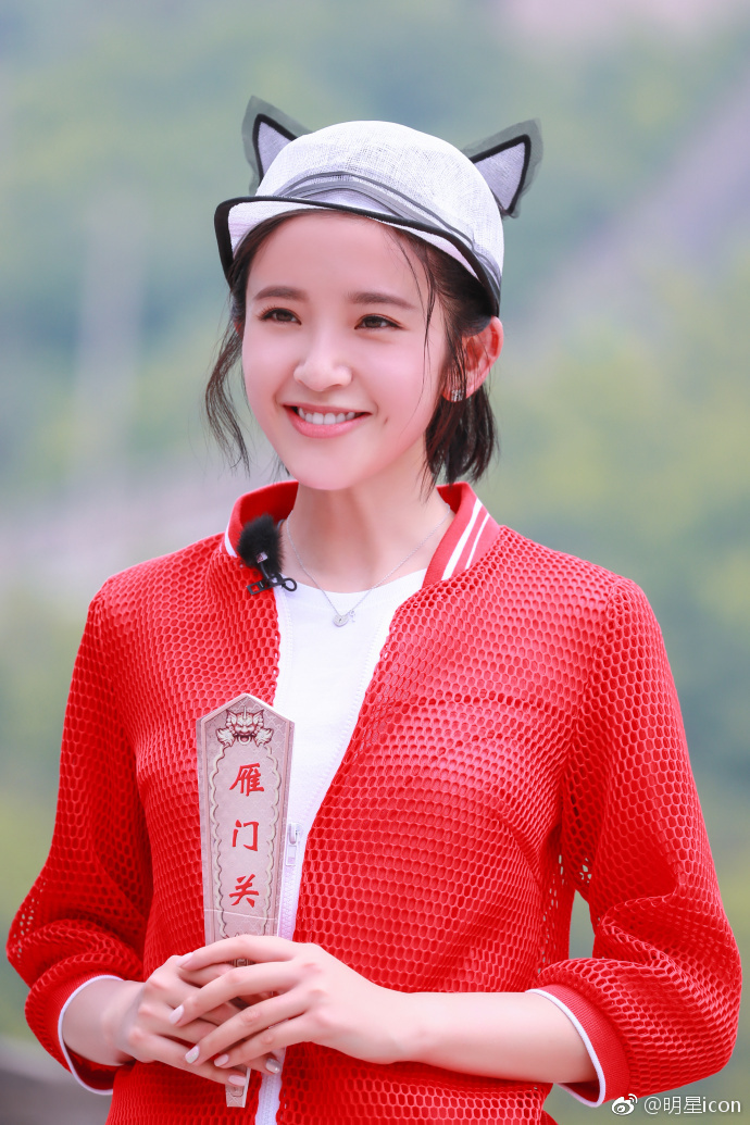 鬼马精灵糖少女唐艺昕活泼灵动我们来了活动照