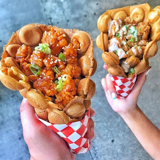小吃图片:Waffle & Chicken鸡蛋仔搭配炸鸡图片