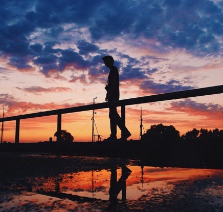 唯美意境图片:夕阳西下美景加美人图片