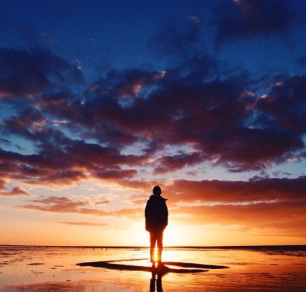唯美意境图片:夕阳西下美景加美人图片