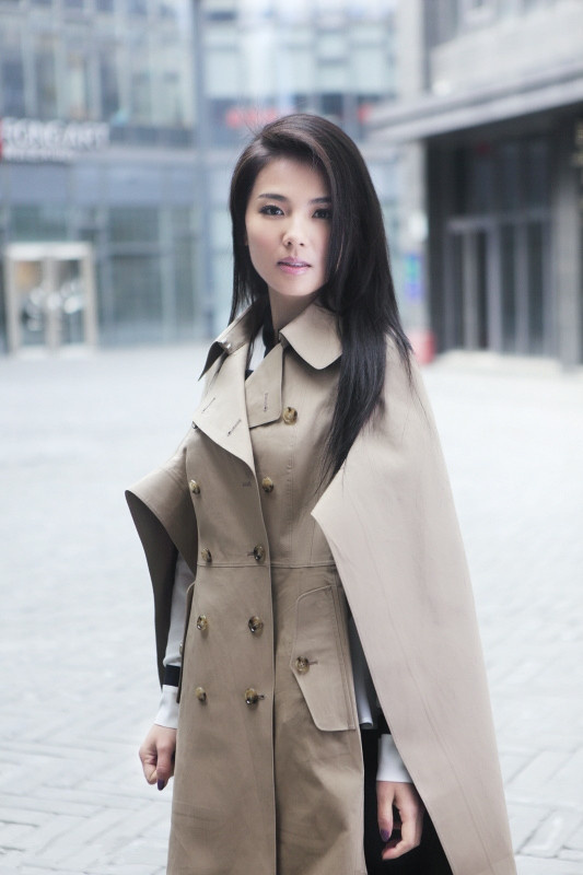 内地女演员刘涛演绎贤妻本色唯美优雅气质写真