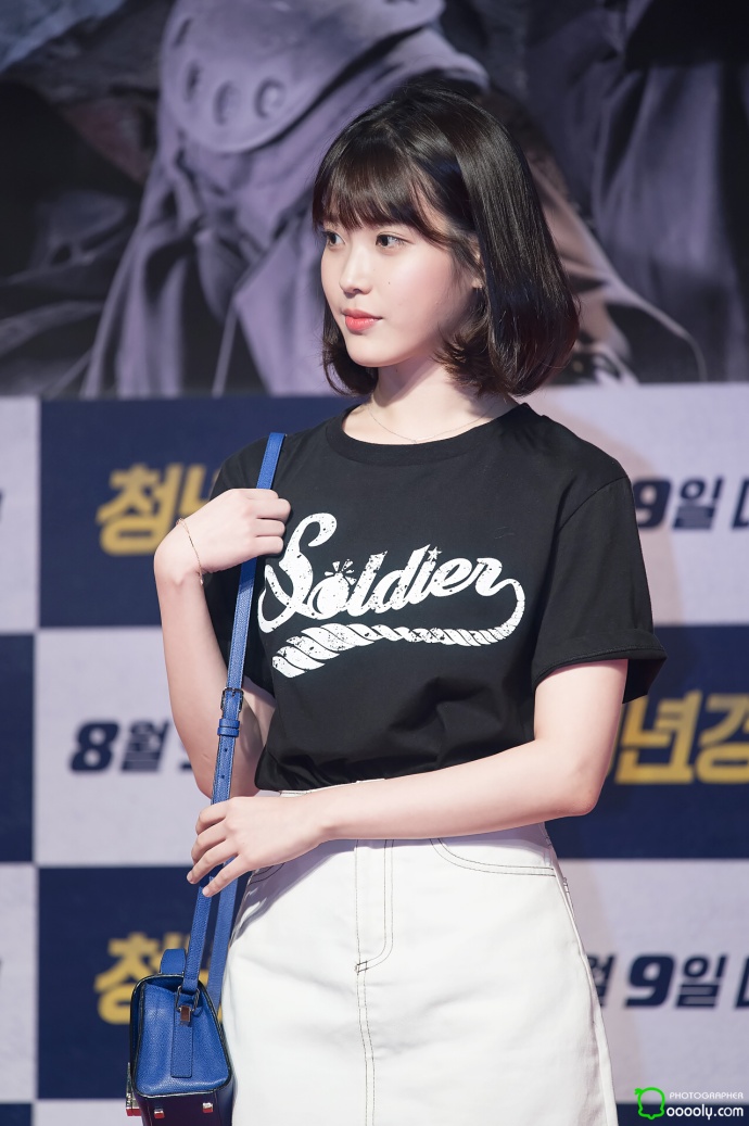 韩国美女明星李知恩IU齐肩短发活动照