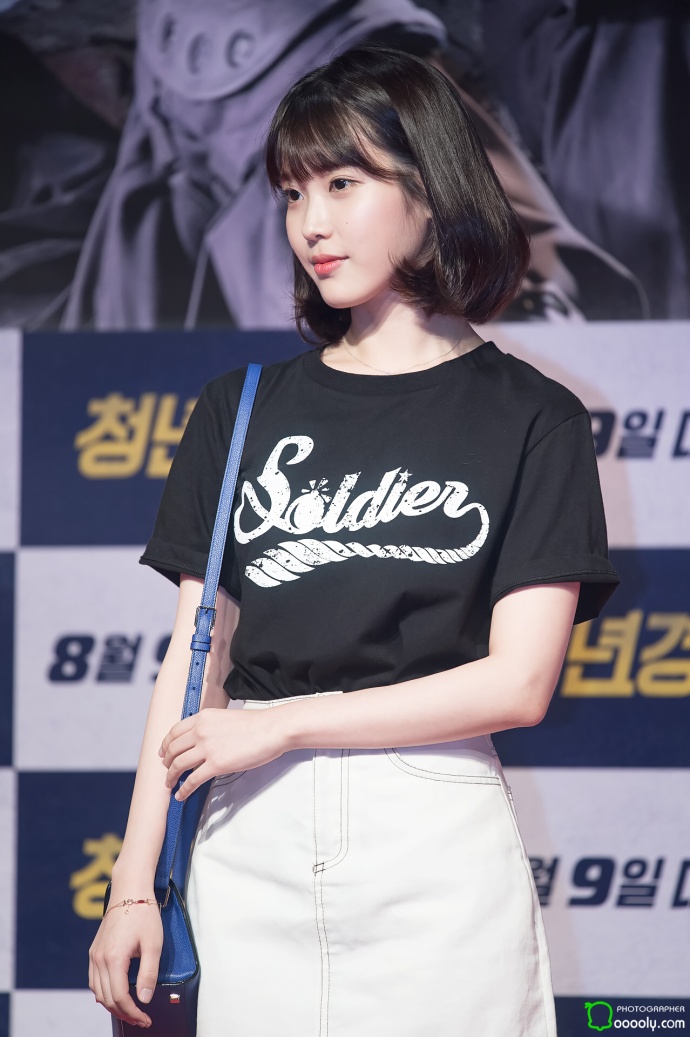 韩国美女明星李知恩IU齐肩短发活动照