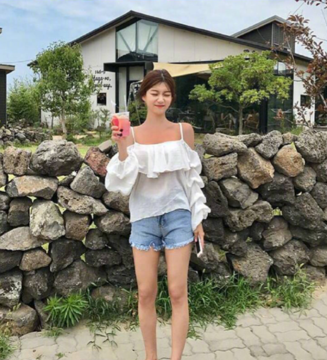 网络美女搭配参考夏日甜美度假风穿搭技巧