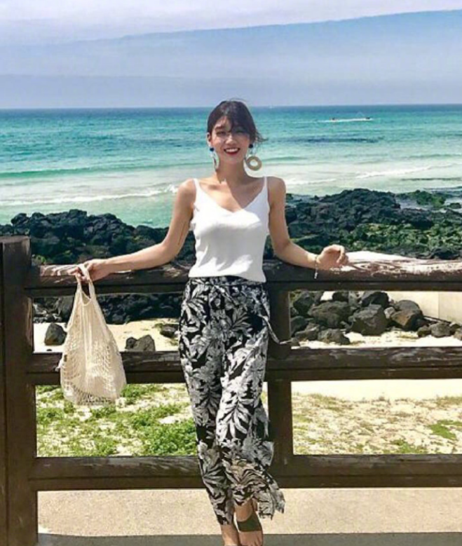 网络美女搭配参考夏日甜美度假风穿搭技巧