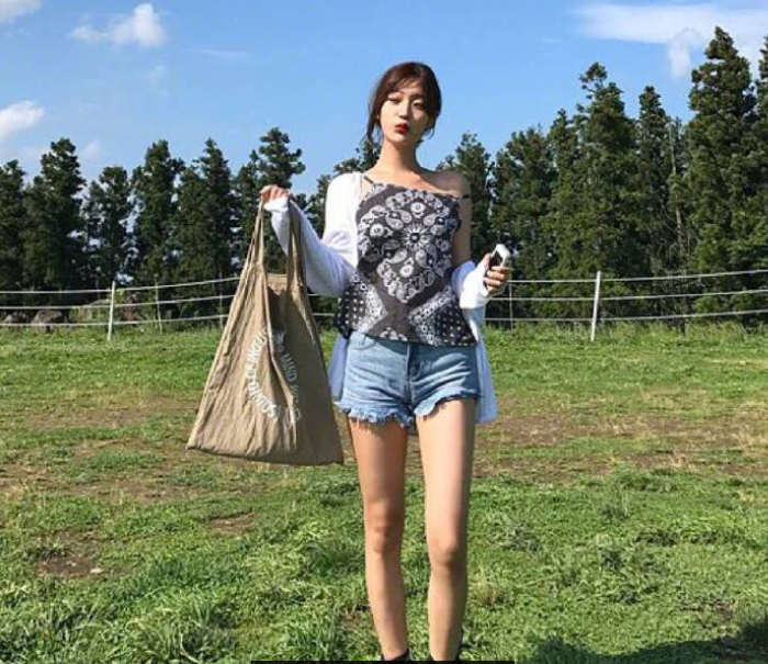 网络美女搭配参考夏日甜美度假风穿搭技巧
