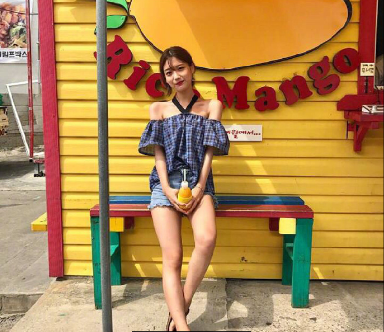网络美女搭配参考夏日甜美度假风穿搭技巧