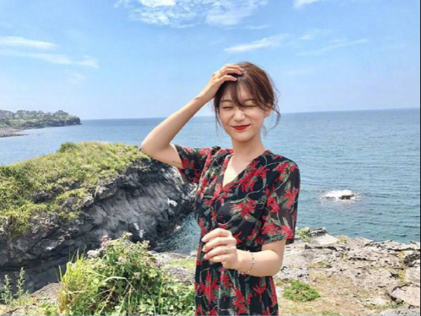 网络美女搭配参考夏日甜美度假风穿搭技巧