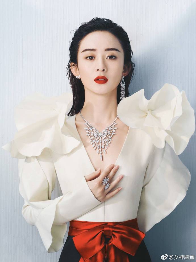 内地女演员赵丽颖时尚大气风格女王范儿登芭莎