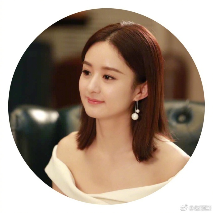 河北美女明星赵丽颖半扎丸子头精灵可爱自拍照