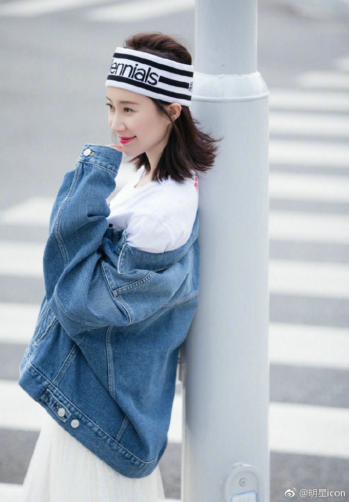 大眼美女明星舒畅青春活力少女感时尚街拍