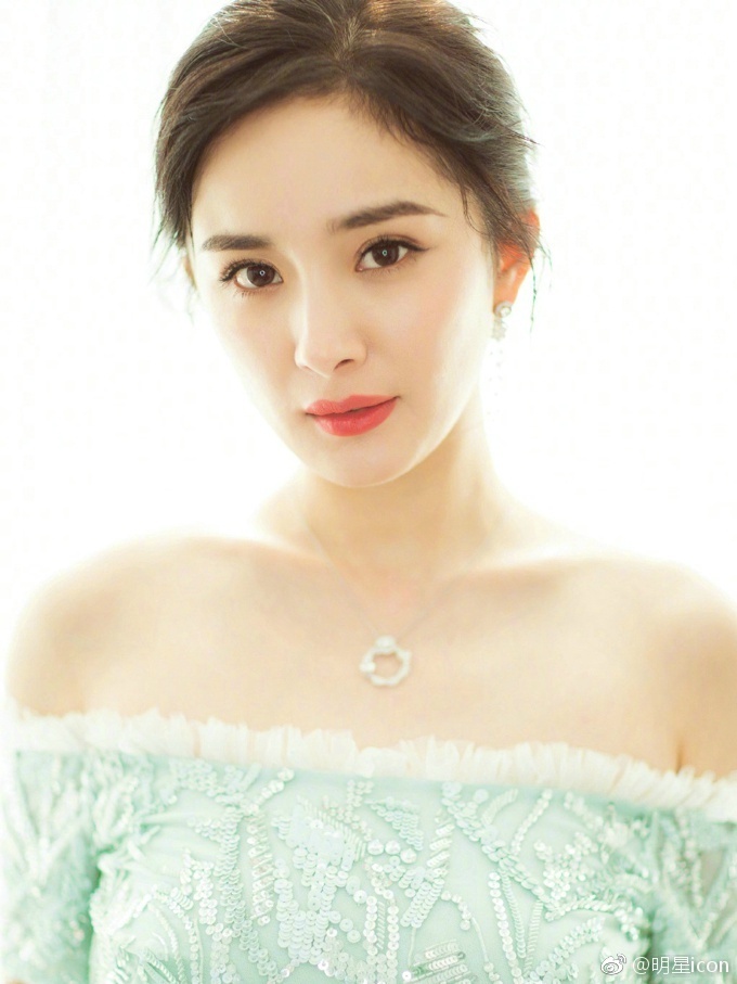 北京美女明星杨幂清新优雅浪漫精致礼服出席上