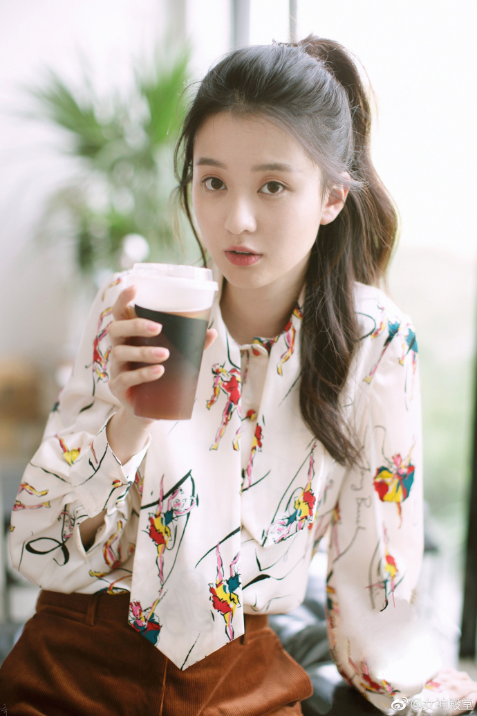 上海美女明星乔欣日常私服搭配花絮