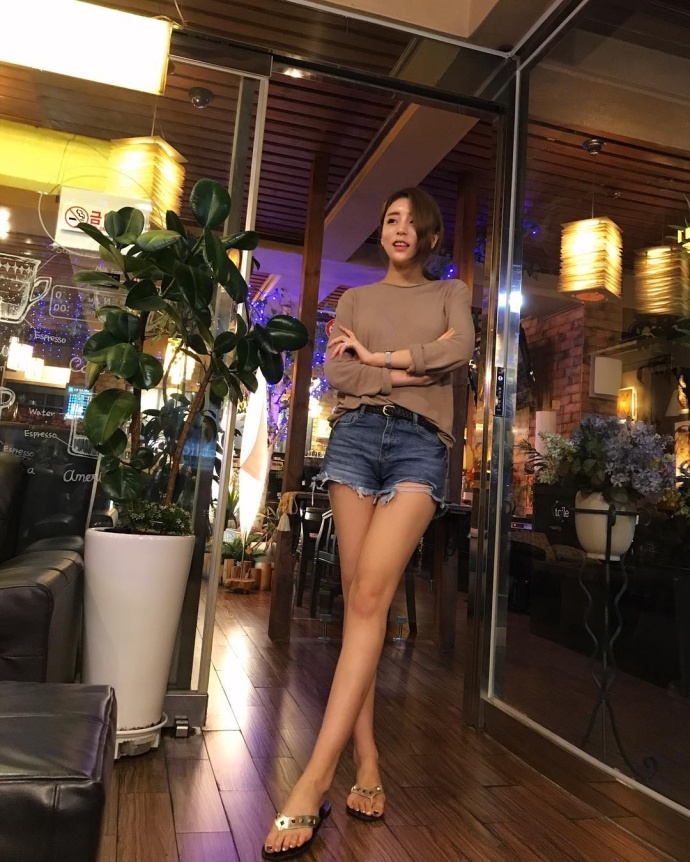 大长腿美女自拍照_美腿图片