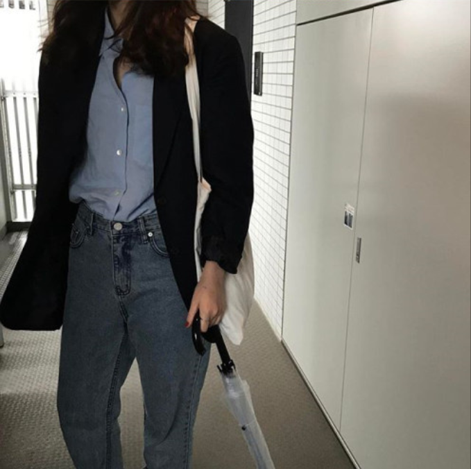 时尚博主黑色系秋冬搭配图片_黑色穿衣搭配技巧