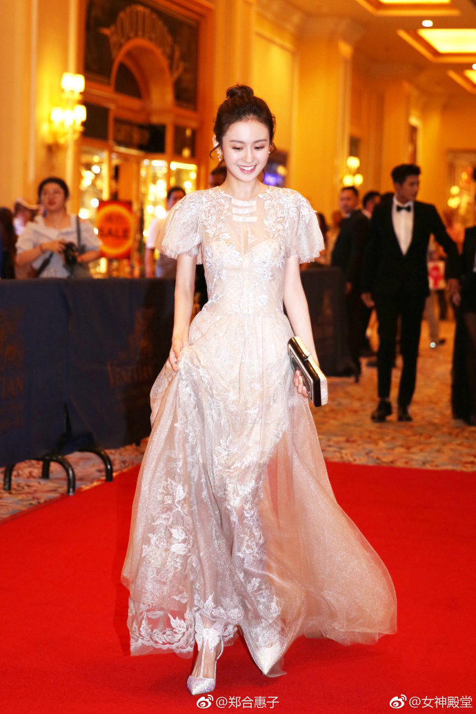 新人小花儿郑合惠子绝美颜值惊艳大美腿