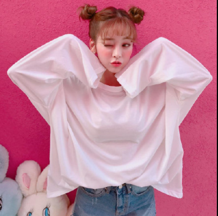 短发美女嘟嘴卖萌自拍照图片