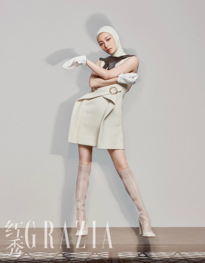 大眼美女明星倪妮《红秀》时尚封面大片