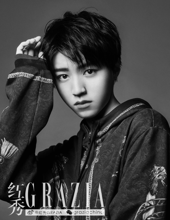 小鲜肉明星帅哥王俊凯《红秀》10月刊封面大片