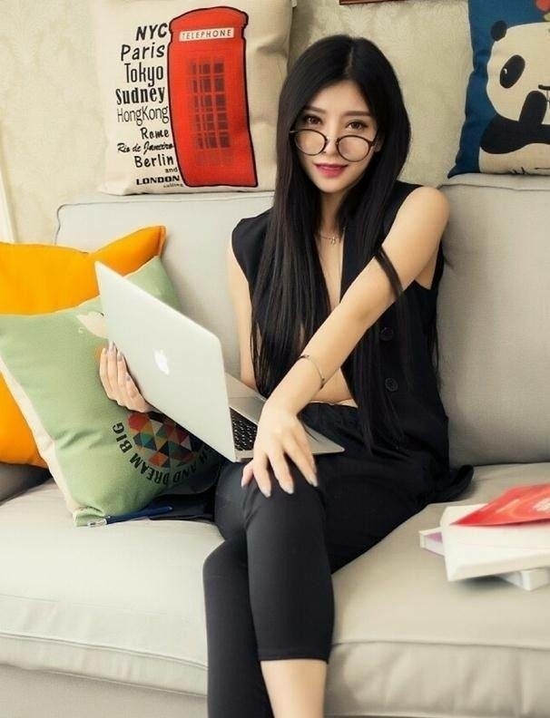 日本超漂亮模特演绎职场性感美女气质图片