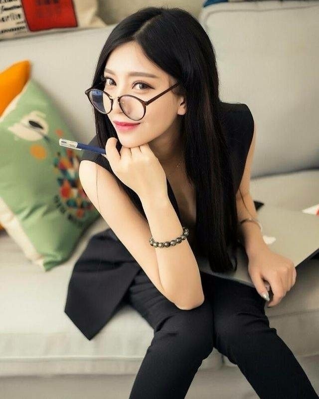 日本超漂亮模特演绎职场性感美女气质图片