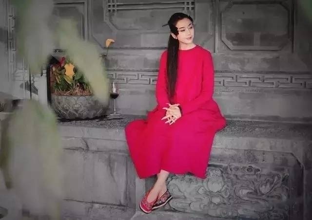 孔雀舞灵魂人物杨丽萍在苍山洱海活成仙女的模
