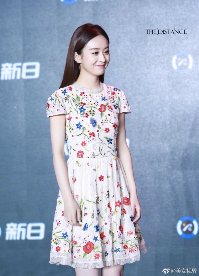 大眼美女明星赵丽颖碎花连衣裙优雅气质写真