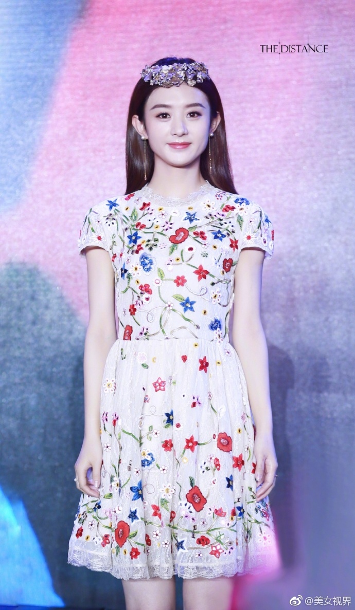 大眼美女明星赵丽颖碎花连衣裙优雅气质写真