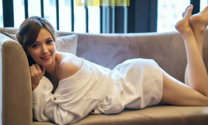 日本av女优泷泽萝拉性感图片穿上衣服的看上去更