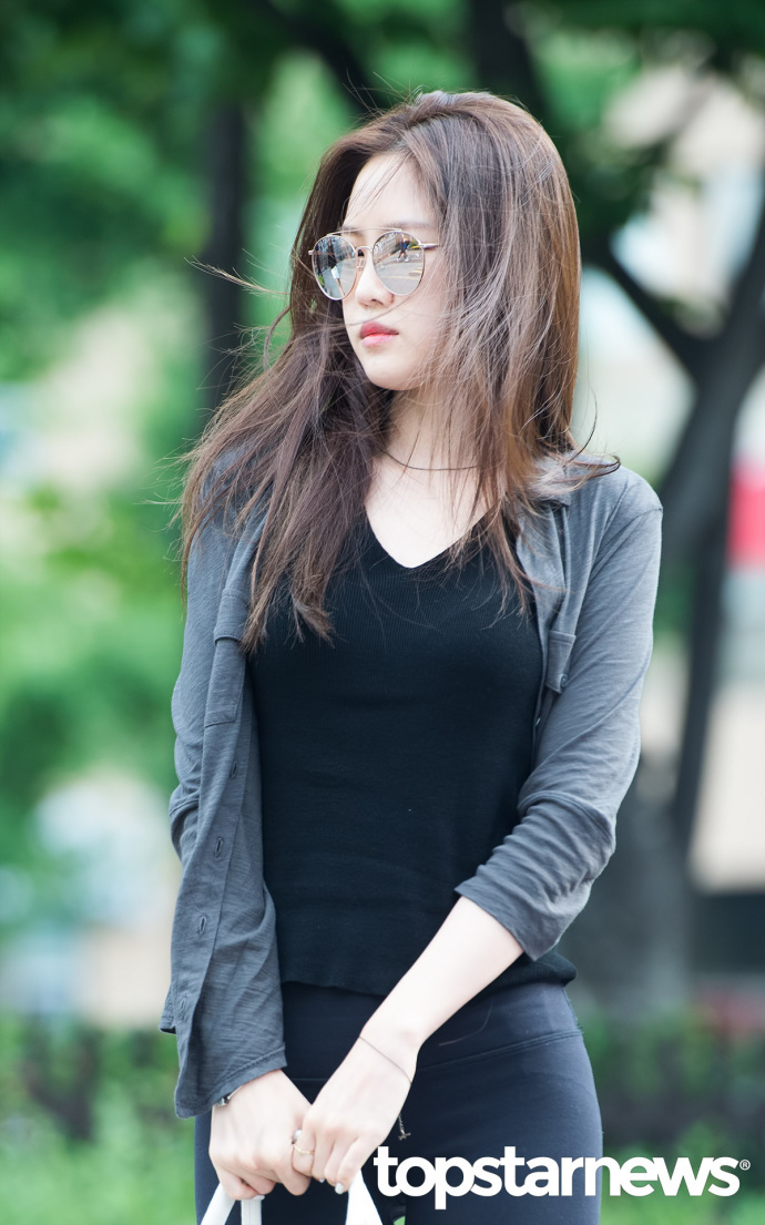 韩国美女明星女子组合Apink成员孙娜恩好身材图片