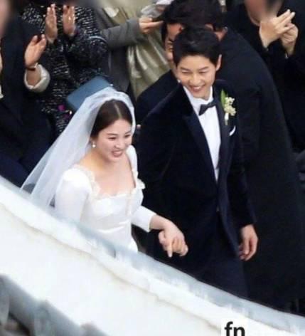 韩国男神女神高颜值明星双宋宋仲基宋慧乔结婚