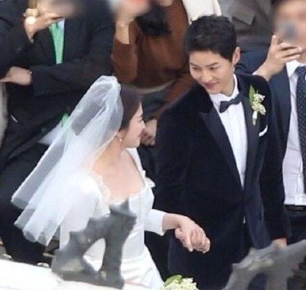 韩国男神女神高颜值明星双宋宋仲基宋慧乔结婚