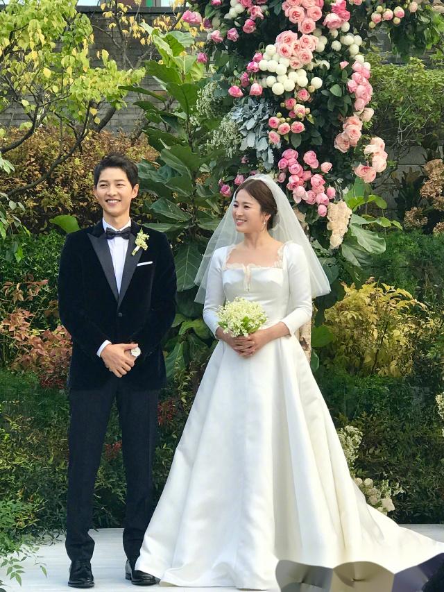 韩国男神女神高颜值明星双宋宋仲基宋慧乔结婚
