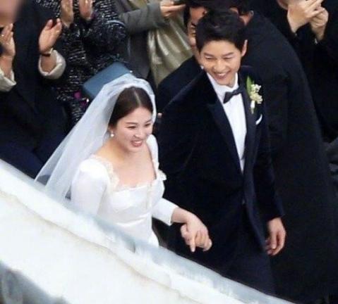 韩国男神女神高颜值明星双宋宋仲基宋慧乔结婚